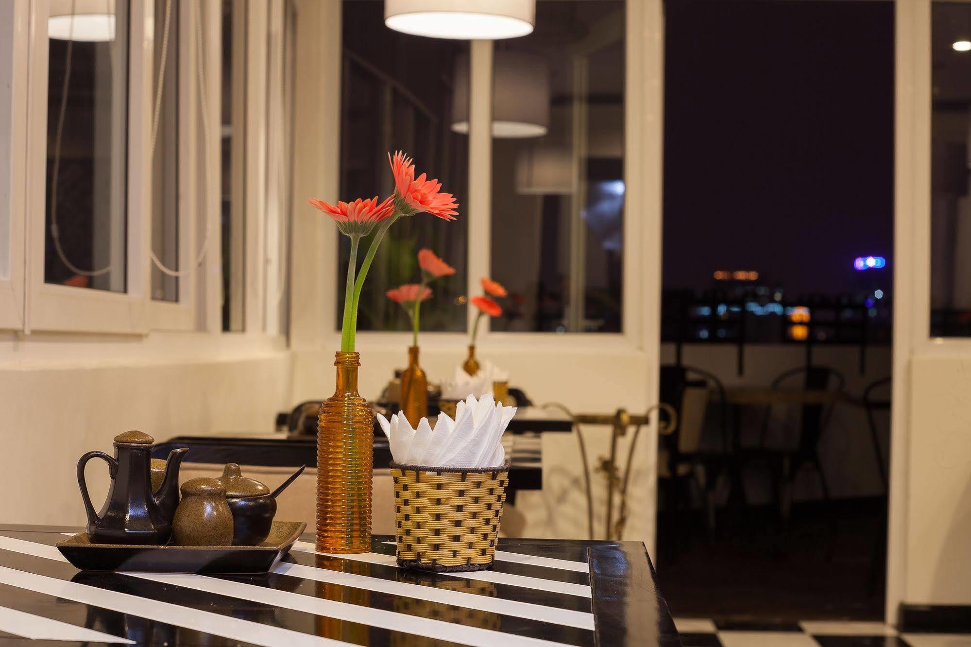 Serenity Diamond Hotel Hanoi Exterior photo